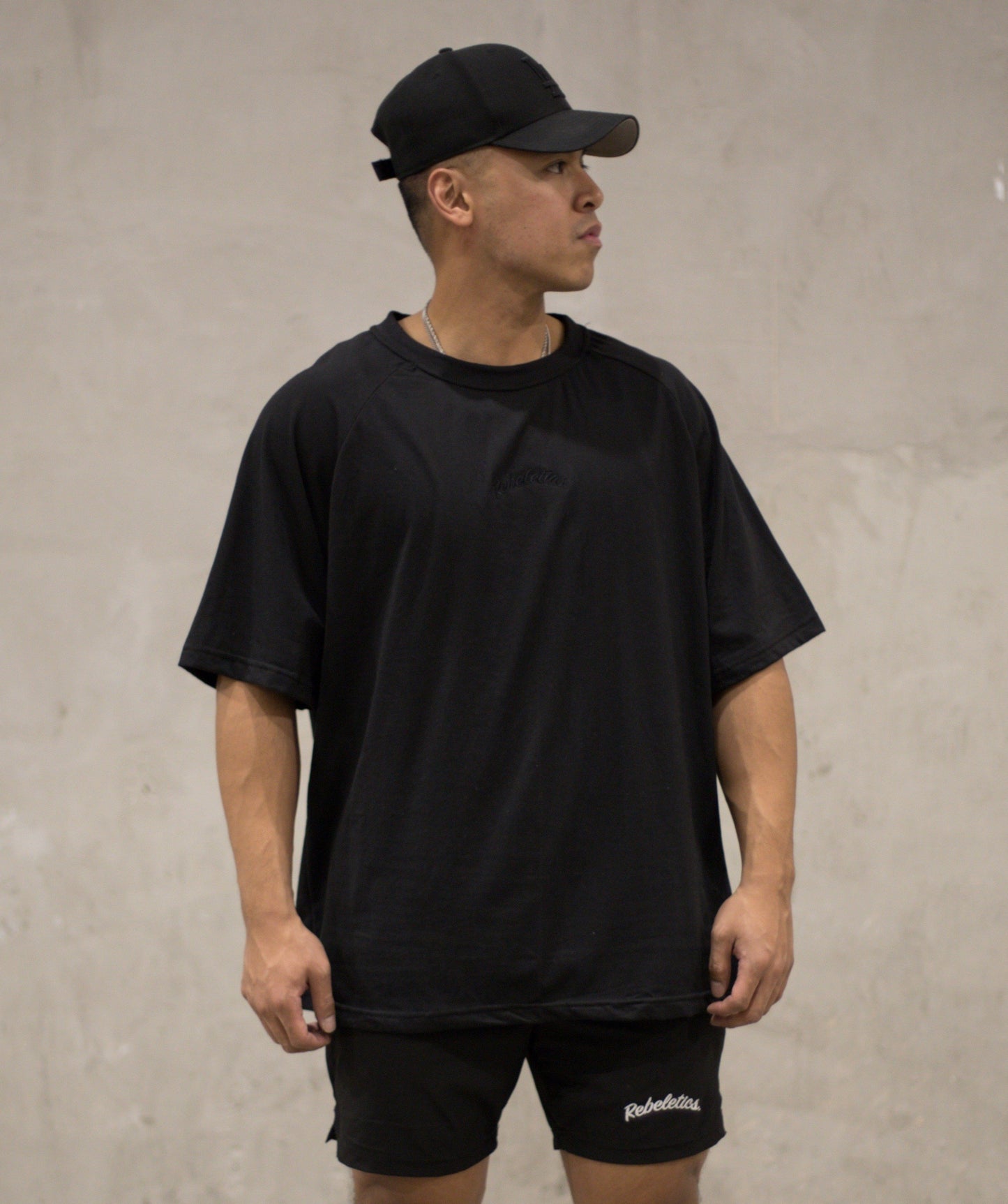 MENS OVERSIZED RAGLAN STYLE TEE - BLACK/BLACK